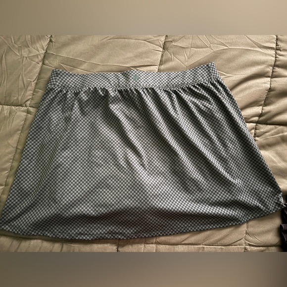 All in Motion Skort - Houndstooth Chic - Picture 5 of 5